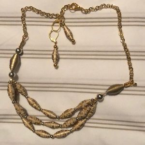 Necklaces by hand recycling paper